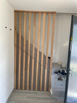 Agencement sous escalier et garde-corps