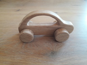 Petite voiture pour un cadeau de naissance