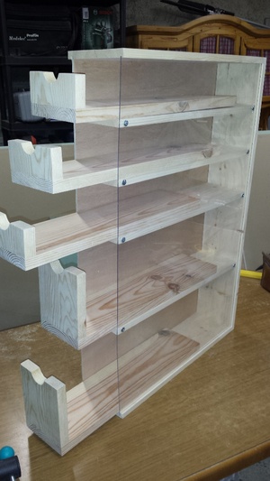 Un meuble de rangement pour fraises et mèches