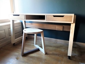 Bureau sur roulettes