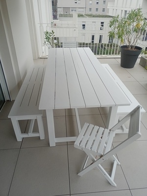Table et bancs de jardin