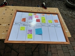 Tableau blanc en hardboard et encadrement en sapin