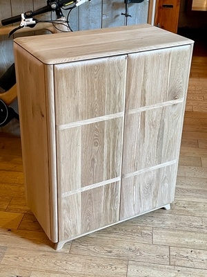 Petit meuble en chêne massif