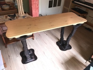 Table à piètement... organique