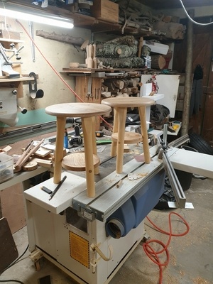 Paire de tabourets pour le coin du feu