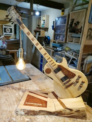Lampe en forme de guitare