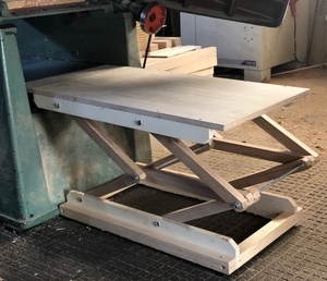 Table auto élévatrice de sortie machine (variante de table à ciseaux)