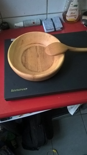 Petit bol en bois massif