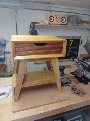 Table de chevet en chêne massif