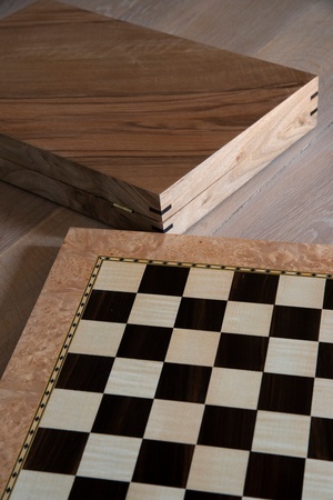 Back Gammon et jeu d'échec en placages