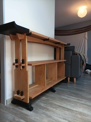 Console en chêne, sans colle ni vis.