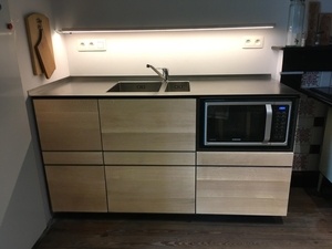 Bloc cuisine, revêtement chêne, plan de travail inox