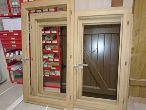 Fabrication de fenêtres en chêne