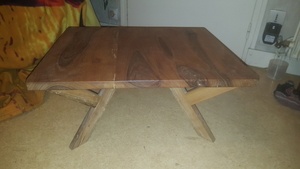 Table basse en noyer