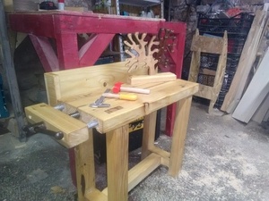 Petit établi et arbre à bijoux