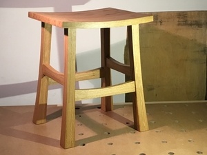 Un Petit Tabouret en Chêne