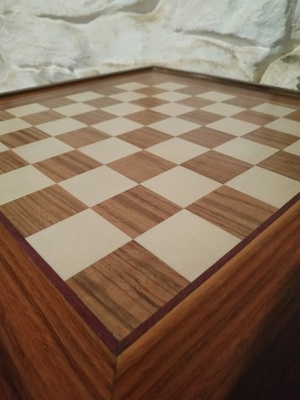 Premier exercice de frisage : réalisation d'un échiquier