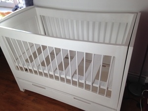 lit fini, peint et vernis