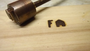 Tampon Métal sur bois