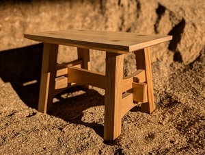 Petit tabouret en arêtier