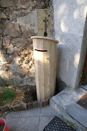 Boîte aux lettres ronde