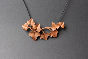 Pendentif feuilles de lierre