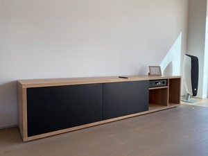 Meuble bas hifi chêne et Valchromat