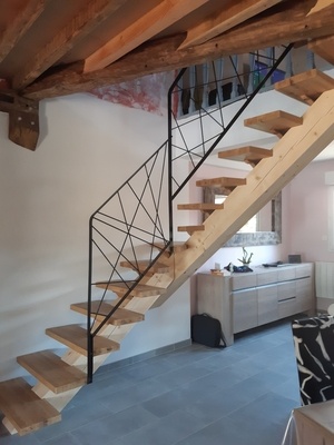 Escalier quart tournant limon central