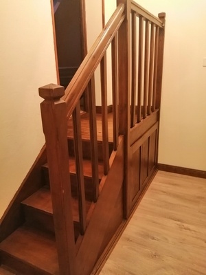 Petit escalier d’accès de dénivelé .