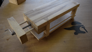 Mini établi de maqueterie en bois massif