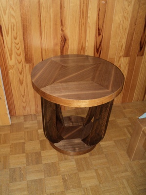 Réfection placage d'un guéridon en noyer