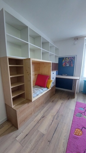 L'art d'accomoder les restes ;-) un bureau-bibliothèque-coin lecture avec les chutes de l'atelier!