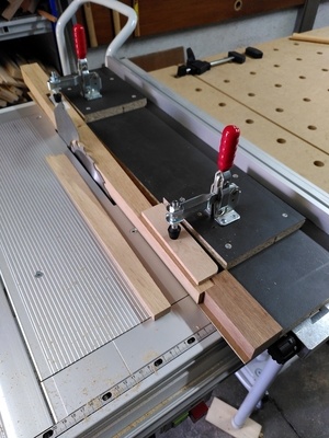 Gabarit pour pied gainé à la scie sur table