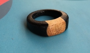 Une bague en bois