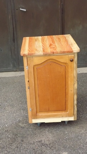 Meuble d'atelier pour ma petite perceuse a colone et les accessoirs