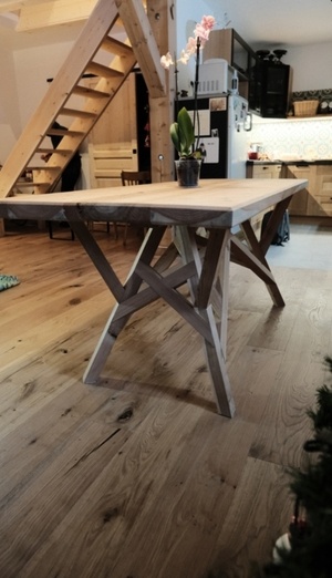 Table en mélèze de pays