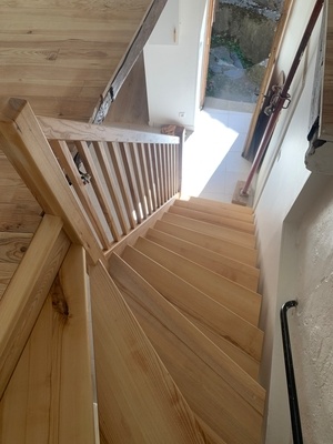 Escalier 1/4 tournant frêne massif et son garde corps