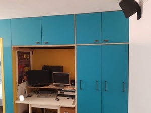 Alcôve de travail, bureau et placards