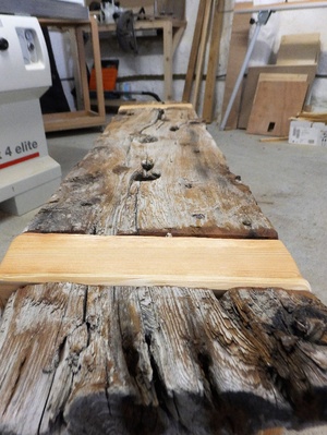 Une vieille planche pour un petit banc