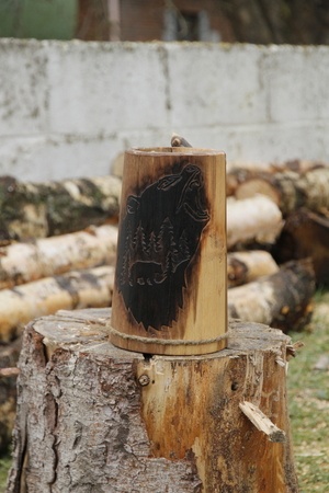 Chope à bière en noyer