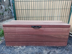 Banc coffre de jardin en padouk