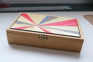 Boite avec couvercle en marqueterie de paille