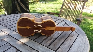 Boite à bijoux en forme de violon 2