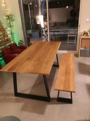 Table et banc en chêne massif et piètement fer "trapèze"