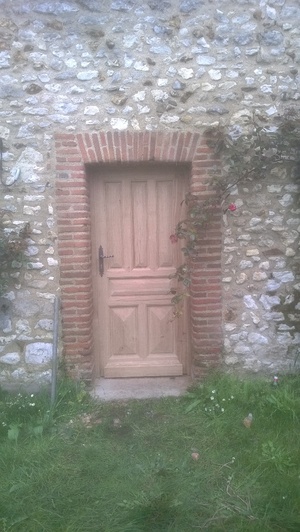 Porte a tas de sable à étanchéité renforcée