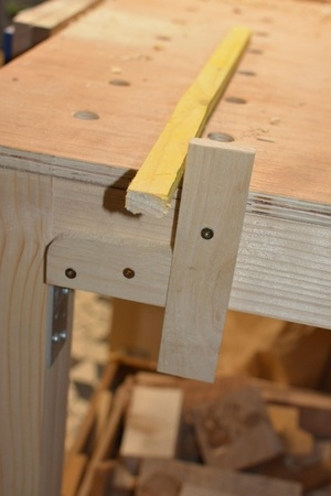 Butée d'établi pour sciage