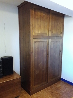 Penderie à portes coulissantes