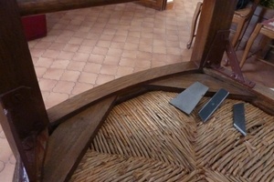 Rentorts metal sur chaises bois