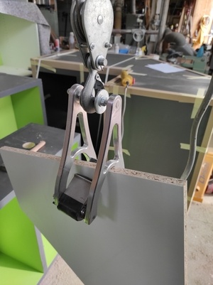 Lève panneaux pour grue