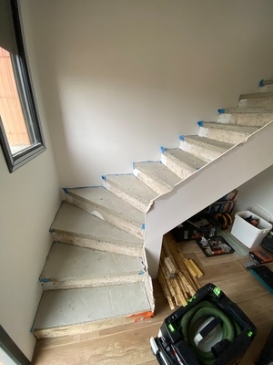 Habillage escalier béton